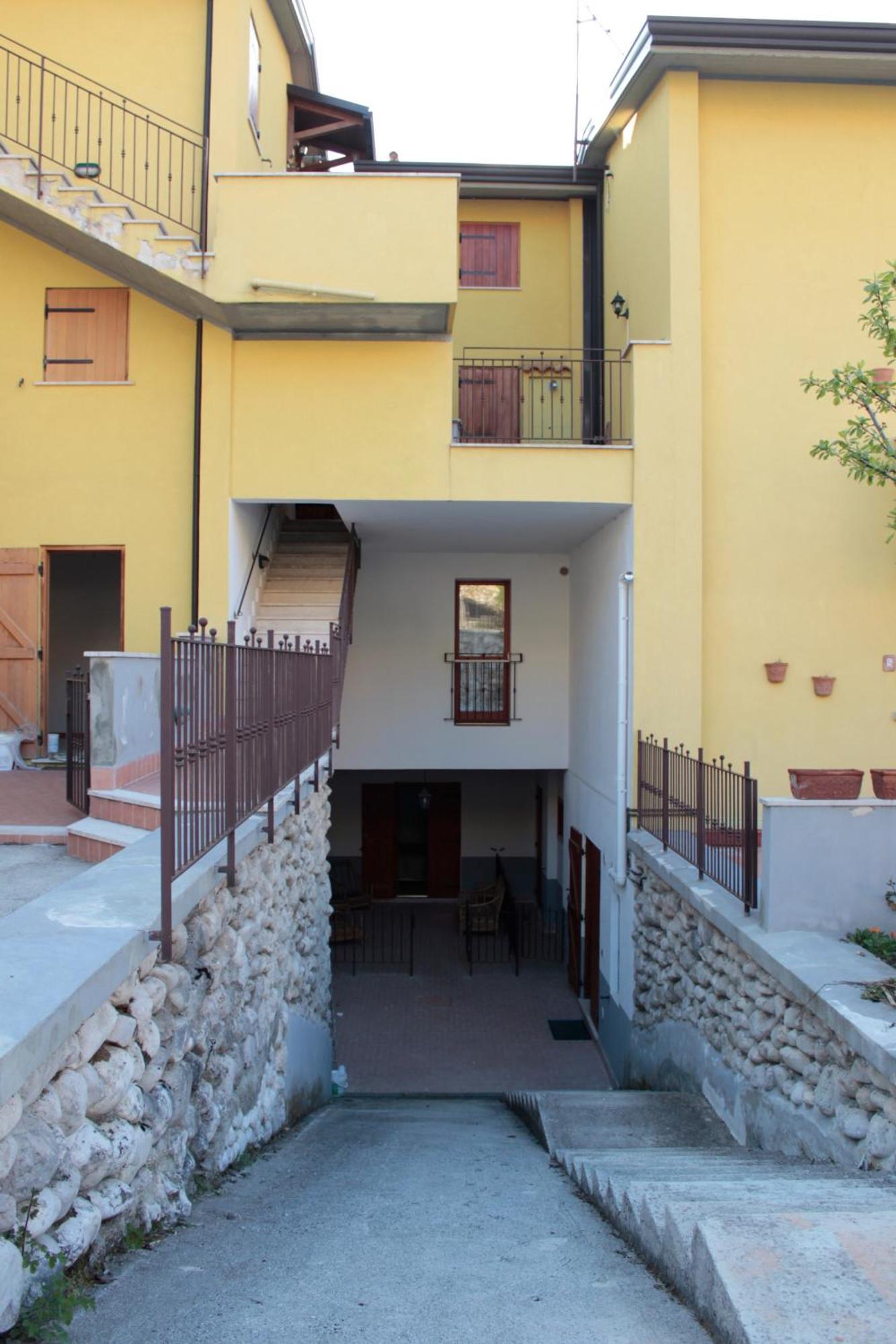 4Flats In Orto Di Venanzio Apartment Barrea Exterior photo