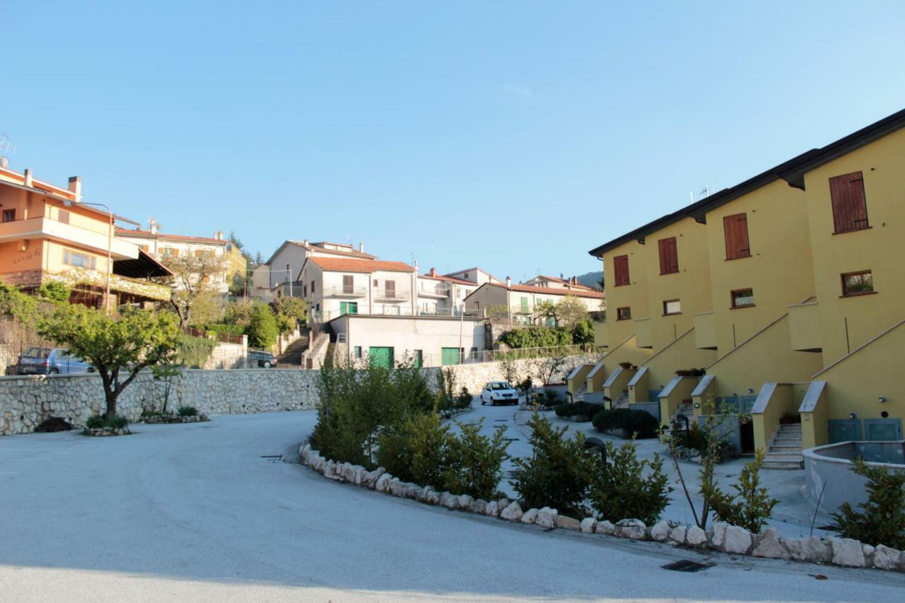 4Flats In Orto Di Venanzio Apartment Barrea Exterior photo